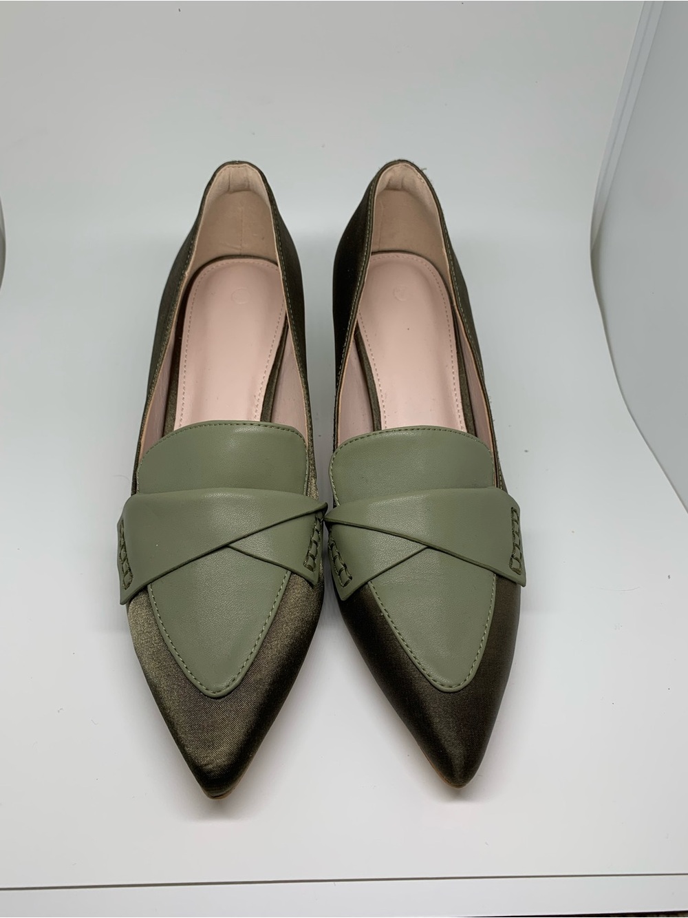 Classic Pointed-Toe Green Leather Block Heel Pumps - Picture 2 of 6